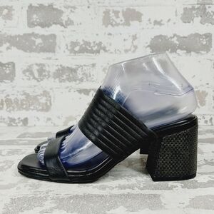 New Caslon Lamia Black Leather Open Toe Block Heel Sandals F487